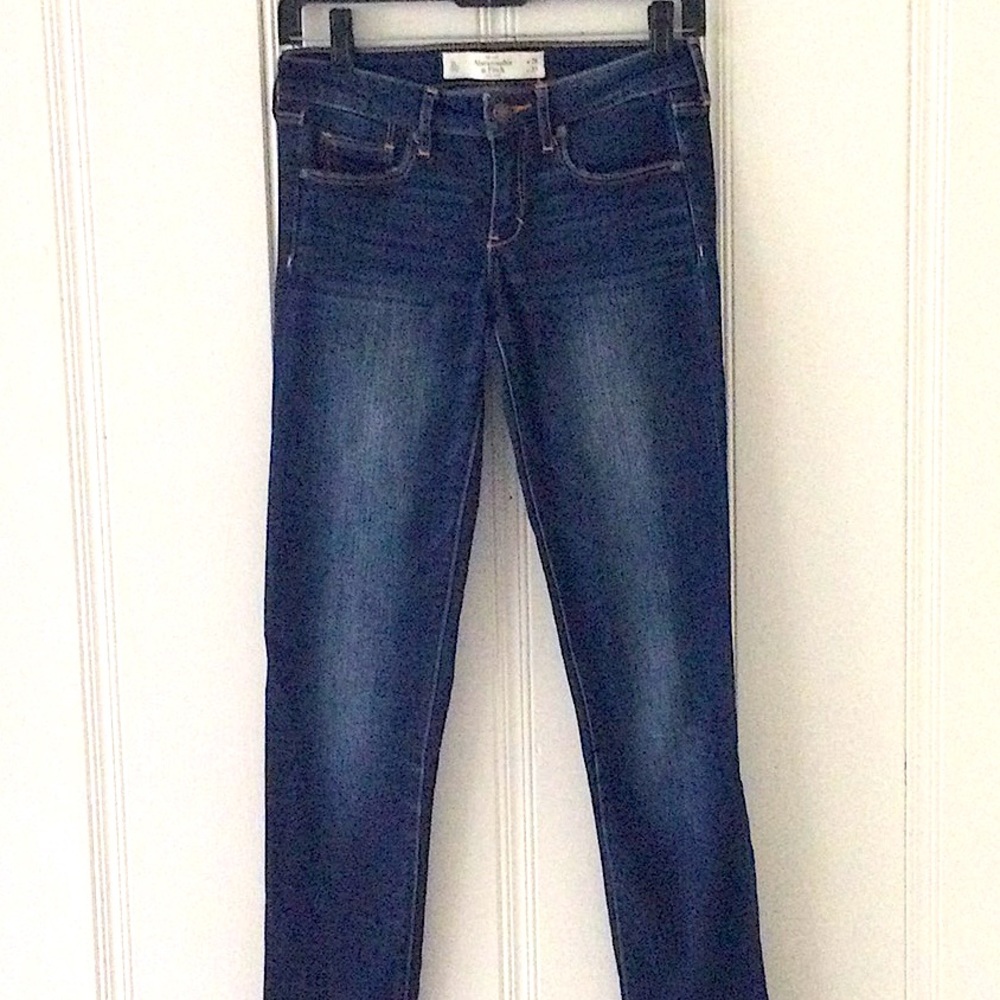 ABERCROMBIE & FITCH NY JEANS - NEVER WORN 💯
